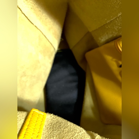 CHALA YELLOW ITALIAN SOFT LEATHER TOTE BAG. - Picture 5 of 12